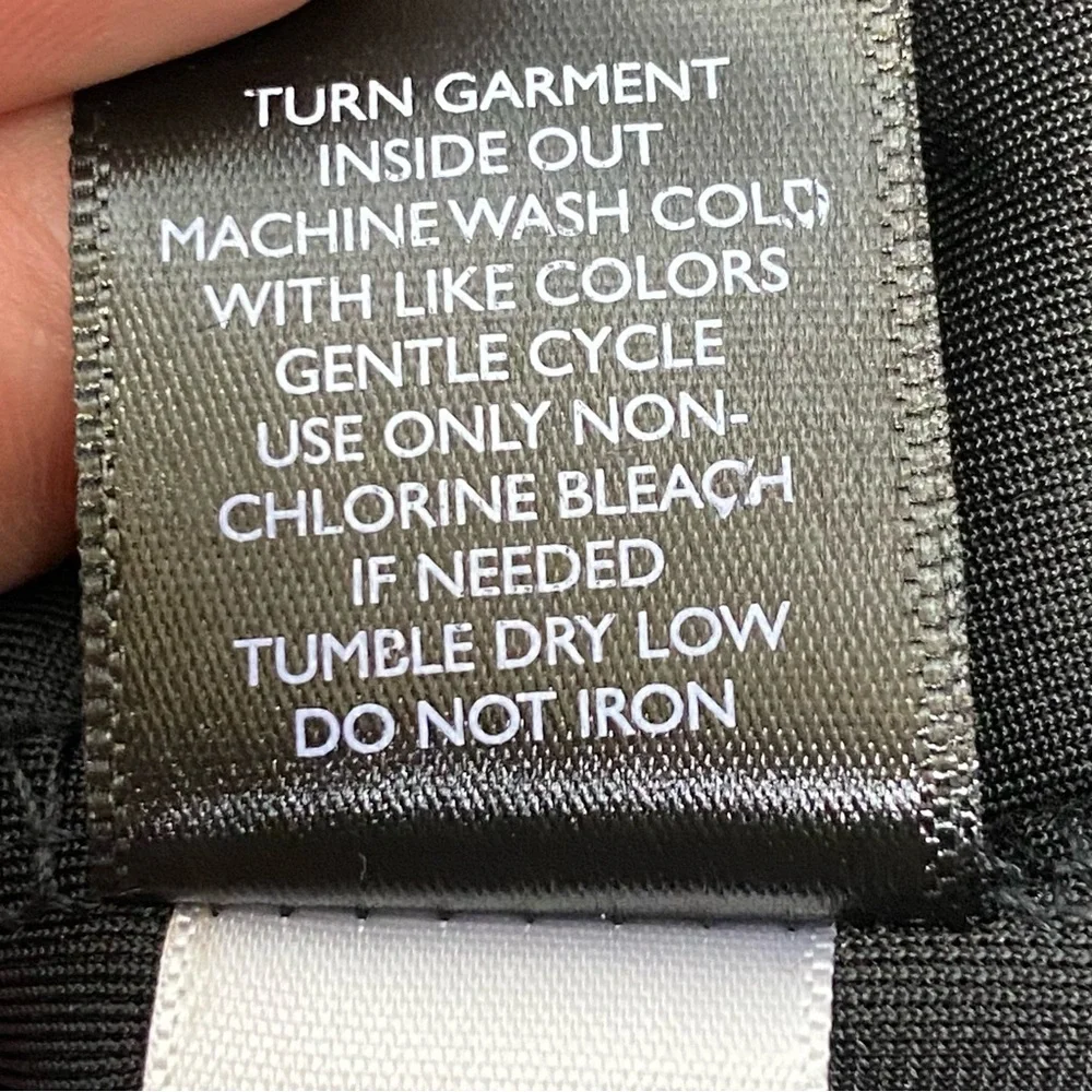 TORRID NWT Bodysuit Black Velvet Long Sleeve V Neckline Size 1 - Picture 15 of 16